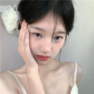 泳池怪诞